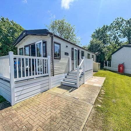 Beautiful Caravan With Decking At Carlton Meres Holiday Park, Suffolk Ref 60022M Saxmundham Exterior photo