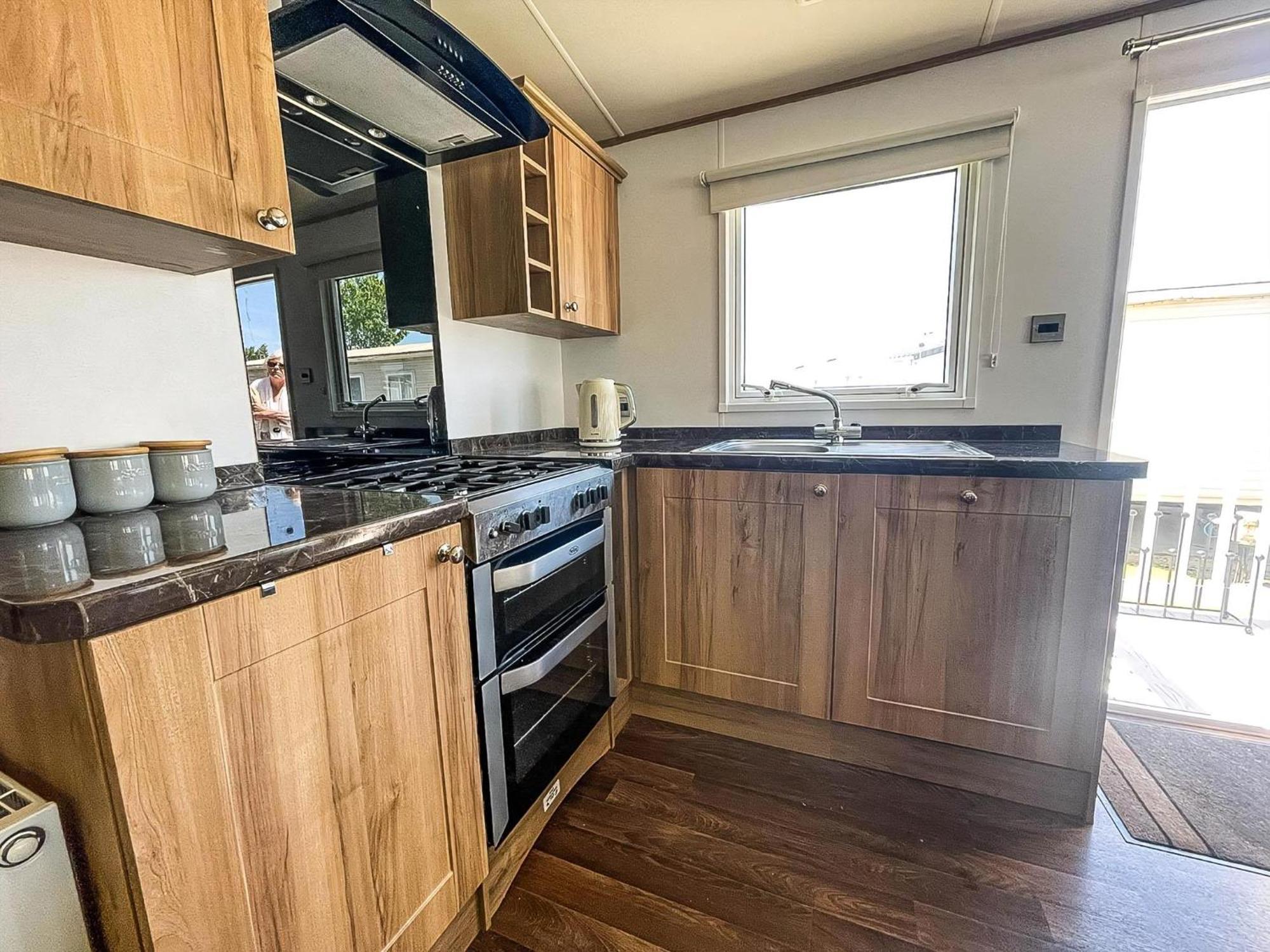 Beautiful Caravan With Decking At Carlton Meres Holiday Park, Suffolk Ref 60022M Saxmundham Exterior photo