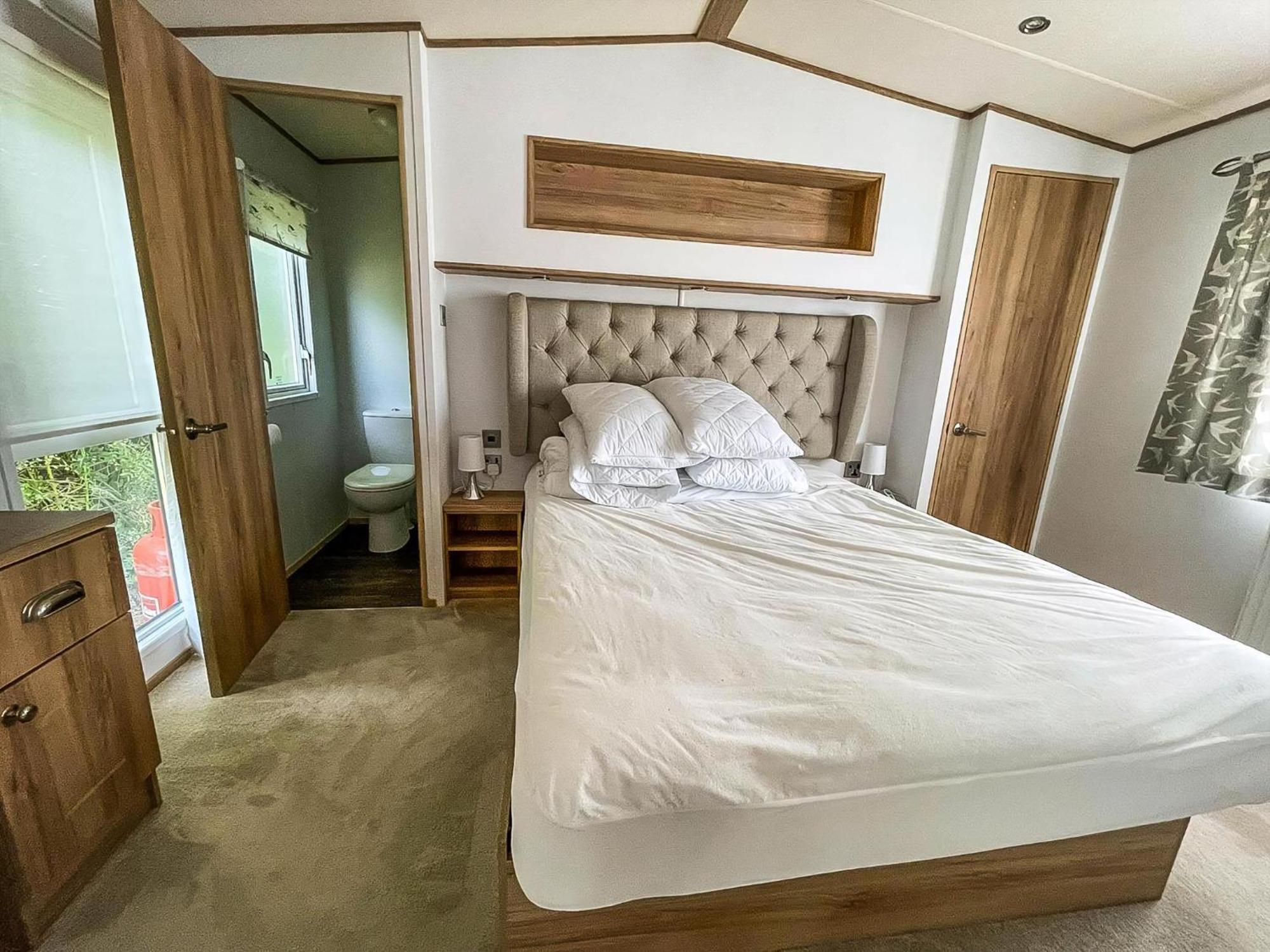 Beautiful Caravan With Decking At Carlton Meres Holiday Park, Suffolk Ref 60022M Saxmundham Exterior photo